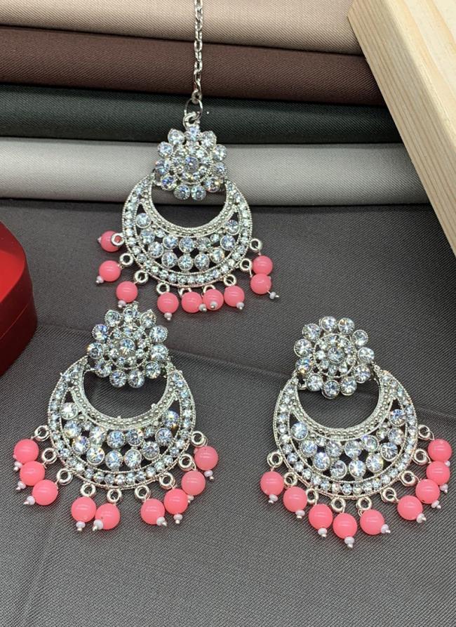 Light Pink Chandbali Design Earrings With Maang Tikka